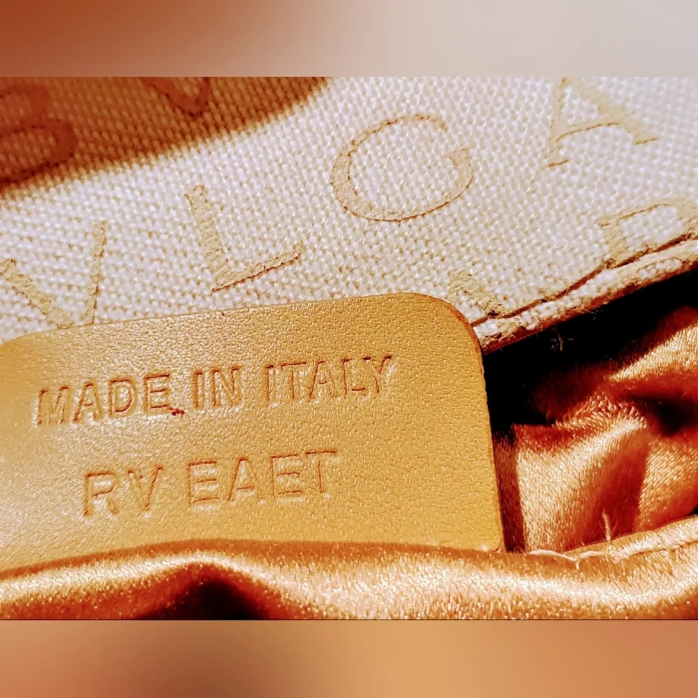 Bvlgari B-Zeto I Tan/Cream Logomania Cylinderical Made in Italy RV EAET Purse . - Picture 12 of 16